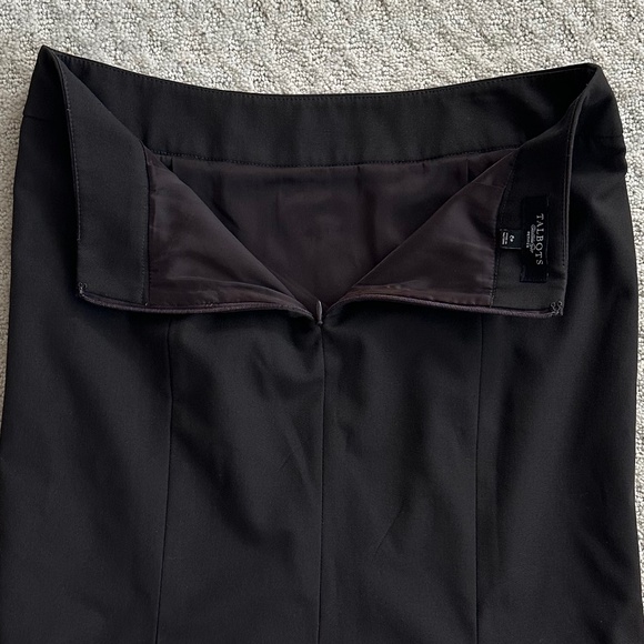 Talbots Pleated Knee Length Career Skirt Brown Size 6P Office Classic All-Season - Picture 8 of 11